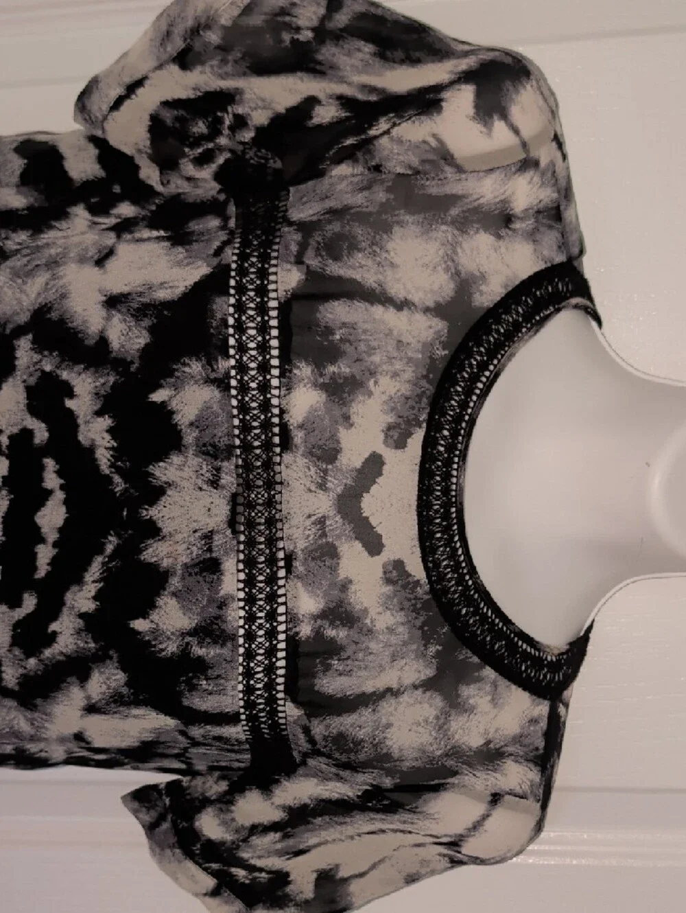 Karen Millen Black and White Printed Short-Sleeve Midi Dress - Picture 6 of 14